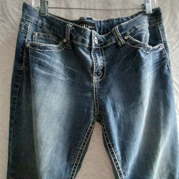 YMI Distressed Wash Low Rise Denim Jeans Junior's Size 11 (T-356) - Picture 2 of 8